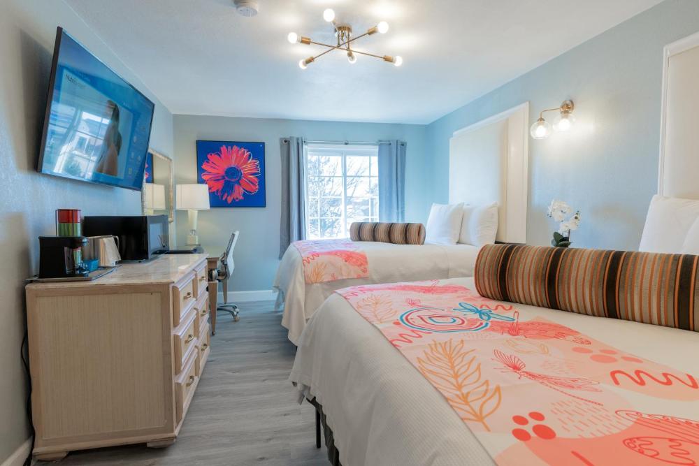 Deluxe Queen Room interior
